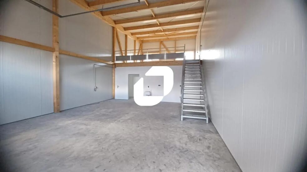 Local d’activités dans Chalifert à louer - Photo de l’immeuble – Image 3 sur 9