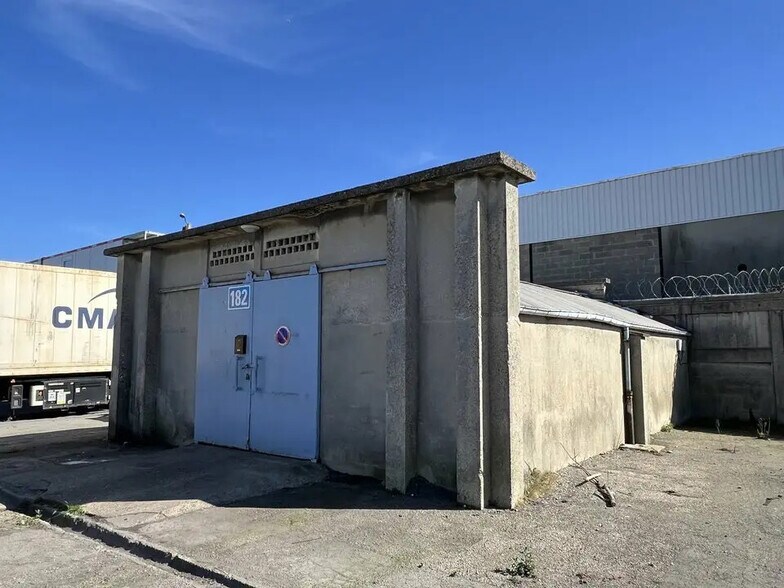 Local d’activités dans Le Havre à louer - Photo de l’immeuble – Image 3 sur 4
