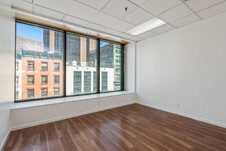 39-41 E Broadway, New York, NY à louer Photo intérieure– Image 1 sur 13