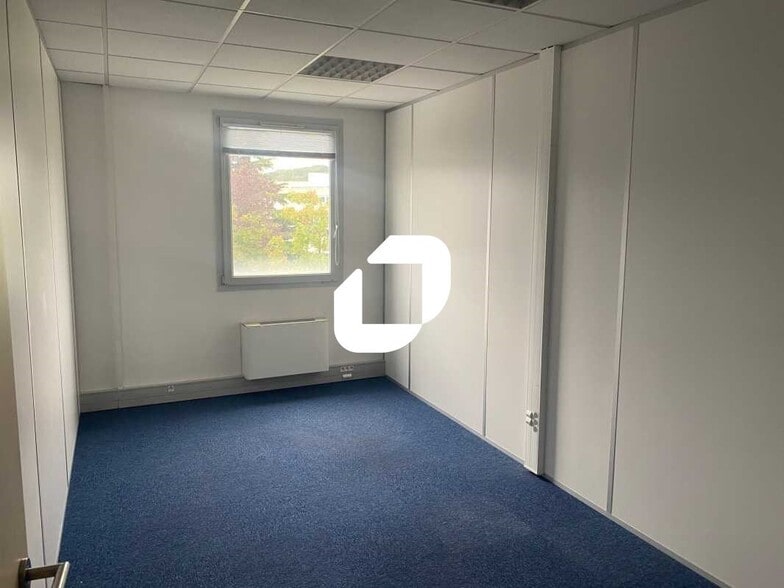 13 Rue Edison, Bron à vendre - Photo intérieure – Image 3 sur 10
