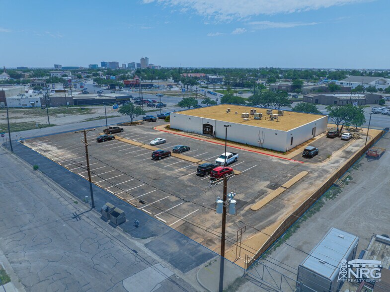 2402 W Wall St, Midland, TX à louer - Photo de l’immeuble – Image 2 sur 8