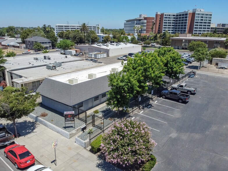 1228 P St, Fresno, CA à louer - Aérien – Image 2 sur 16