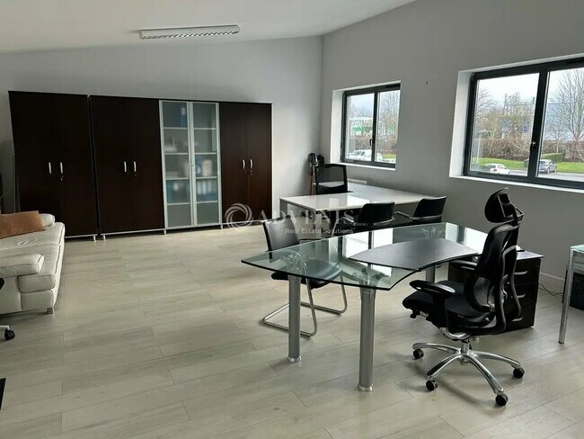 Plus de détails pour Bureau à vendre