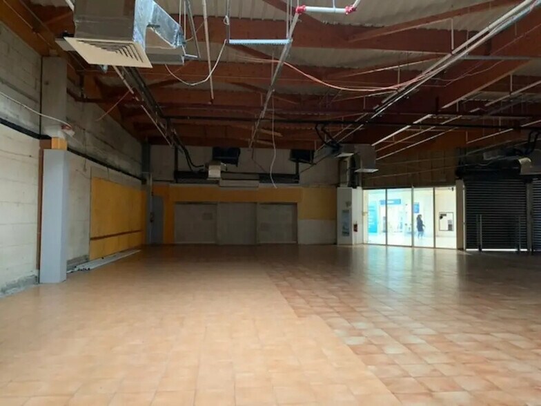 Local commercial dans Les Angles à louer - Photo intérieure – Image 3 sur 6