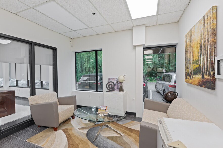 1 Alpine Ct, Chestnut Ridge, NY à louer - Photo de l’immeuble – Image 3 sur 17