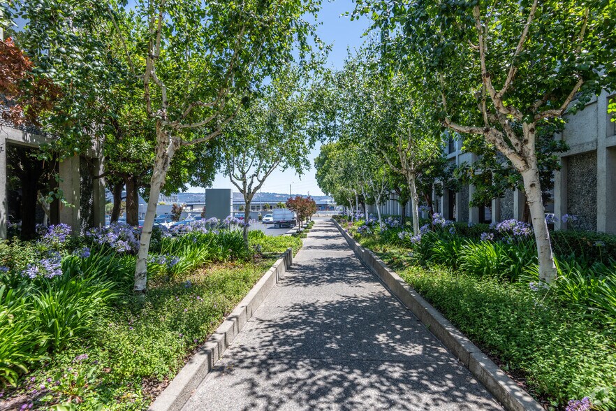 7901 Oakport St, Oakland, CA à louer - Photo de l’immeuble – Image 2 sur 18