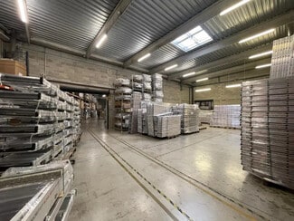 Plus de détails pour Local d'activités à louer