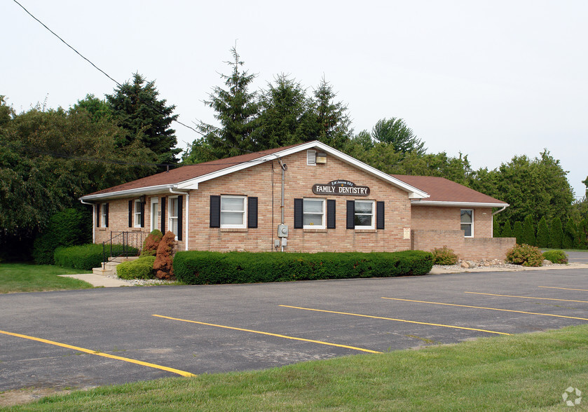 923 N Oakland St, Saint Johns, MI à louer - Photo de l’immeuble – Image 2 sur 9