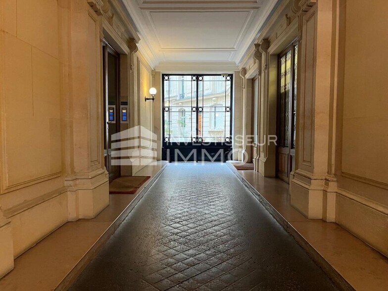 Local commercial dans Paris à louer - Hall d’entrée – Image 2 sur 10