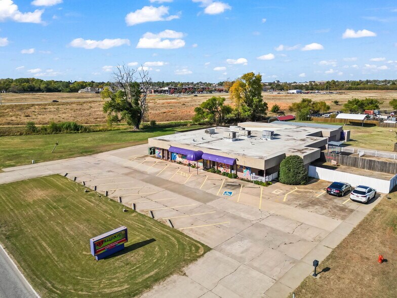 11223 NW 10th St, Oklahoma City, OK à vendre - Photo de l’immeuble – Image 2 sur 33