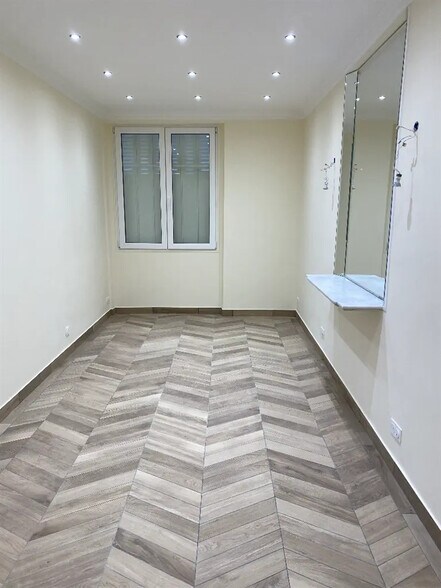 Local commercial dans Paris à vendre - Photo intérieure – Image 1 sur 4