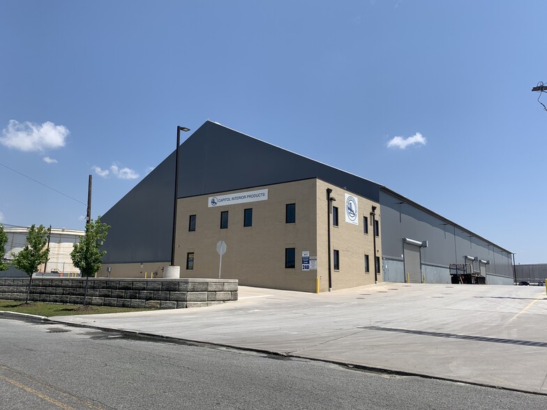 240 E 5th St, Bayonne, NJ à louer - Photo de l’immeuble – Image 1 sur 4