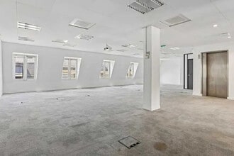 8 Rue Cambacérès, Paris à louer Photo de l’immeuble– Image 1 sur 17