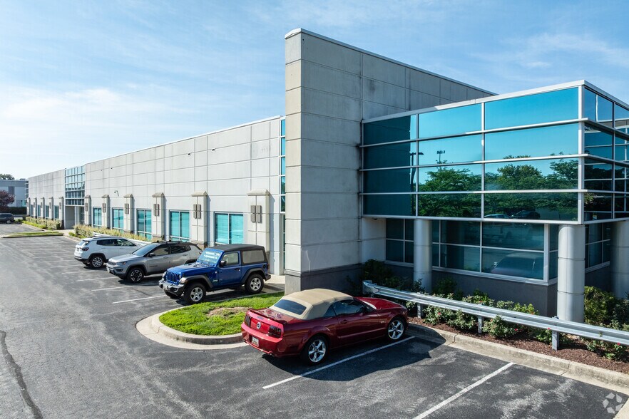7229 Parkway Dr, Hanover, MD à louer - Photo de l’immeuble – Image 2 sur 5