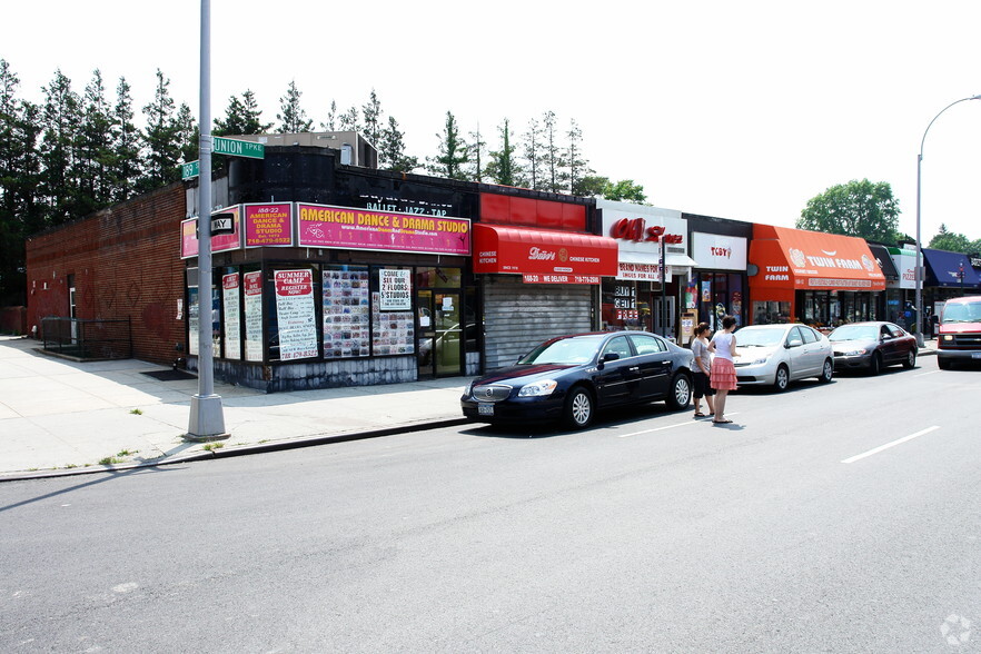 18818 Union Tpke, Fresh Meadows, NY à louer - Photo de l’immeuble – Image 2 sur 5