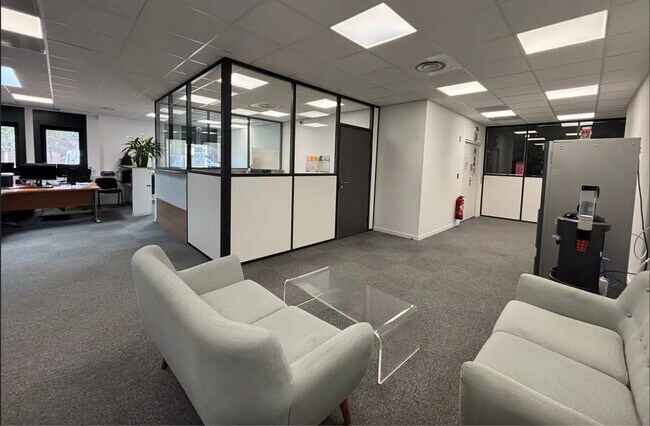 Plus de détails pour 33 Rue Du Docteur Lamaze, Vénissieux - Local commercial à vendre