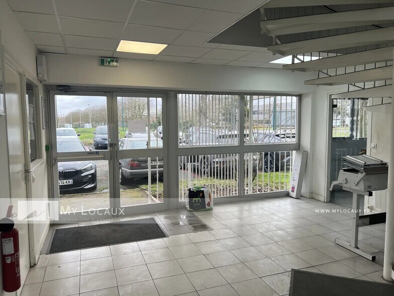 Local d’activités dans SAINT-OUEN-L'AUMONE à louer - Photo intérieure – Image 3 sur 7