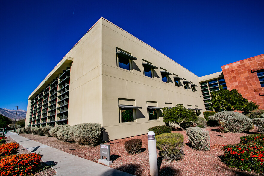 1111 N Town Center Dr, Las Vegas, NV à vendre - Photo de l’immeuble – Image 3 sur 8