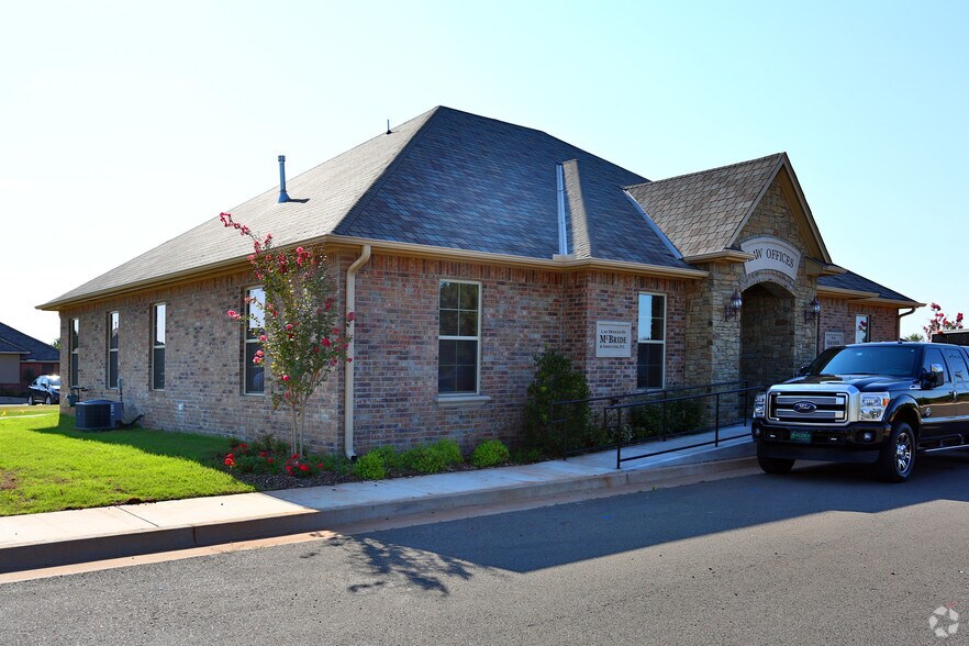732 N Santa Fe, Edmond, OK à vendre - Photo principale – Image 1 sur 3