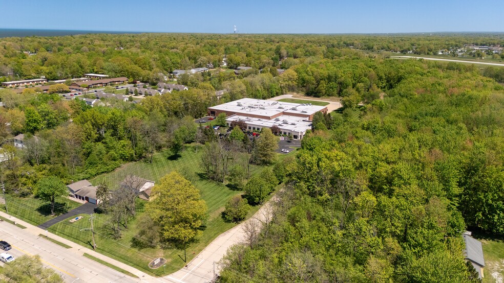38601 Kennedy Pky, Willoughby, OH à louer - Photo de l’immeuble – Image 3 sur 9