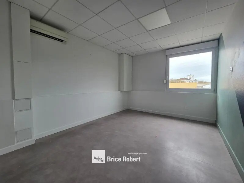 28 Rue De La République, Décines-Charpieu à louer Photo intérieure– Image 1 sur 15