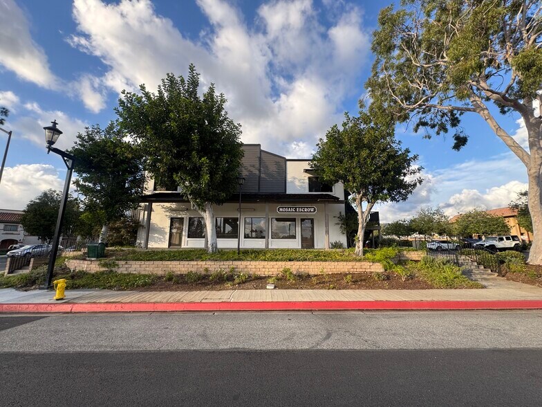 451 W bonita Ave, San Dimas, CA à louer - Photo de l’immeuble – Image 1 sur 7
