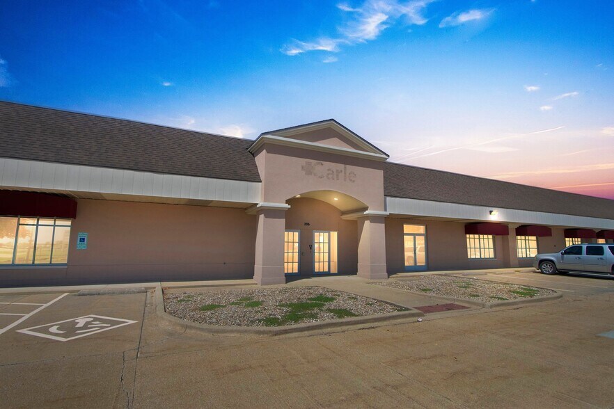 206 W Anthony Dr, Champaign, IL à louer - Photo de l’immeuble – Image 3 sur 6