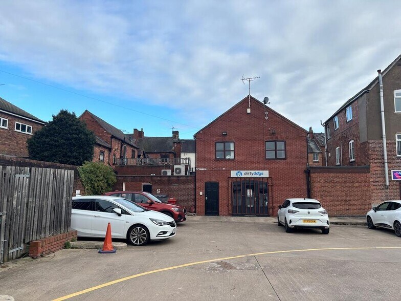 29 & 33 High Street, Uttoxeter portefeuille de 2 biens à vendre sur LoopNet.fr - Photo de l’immeuble – Image 2 sur 10
