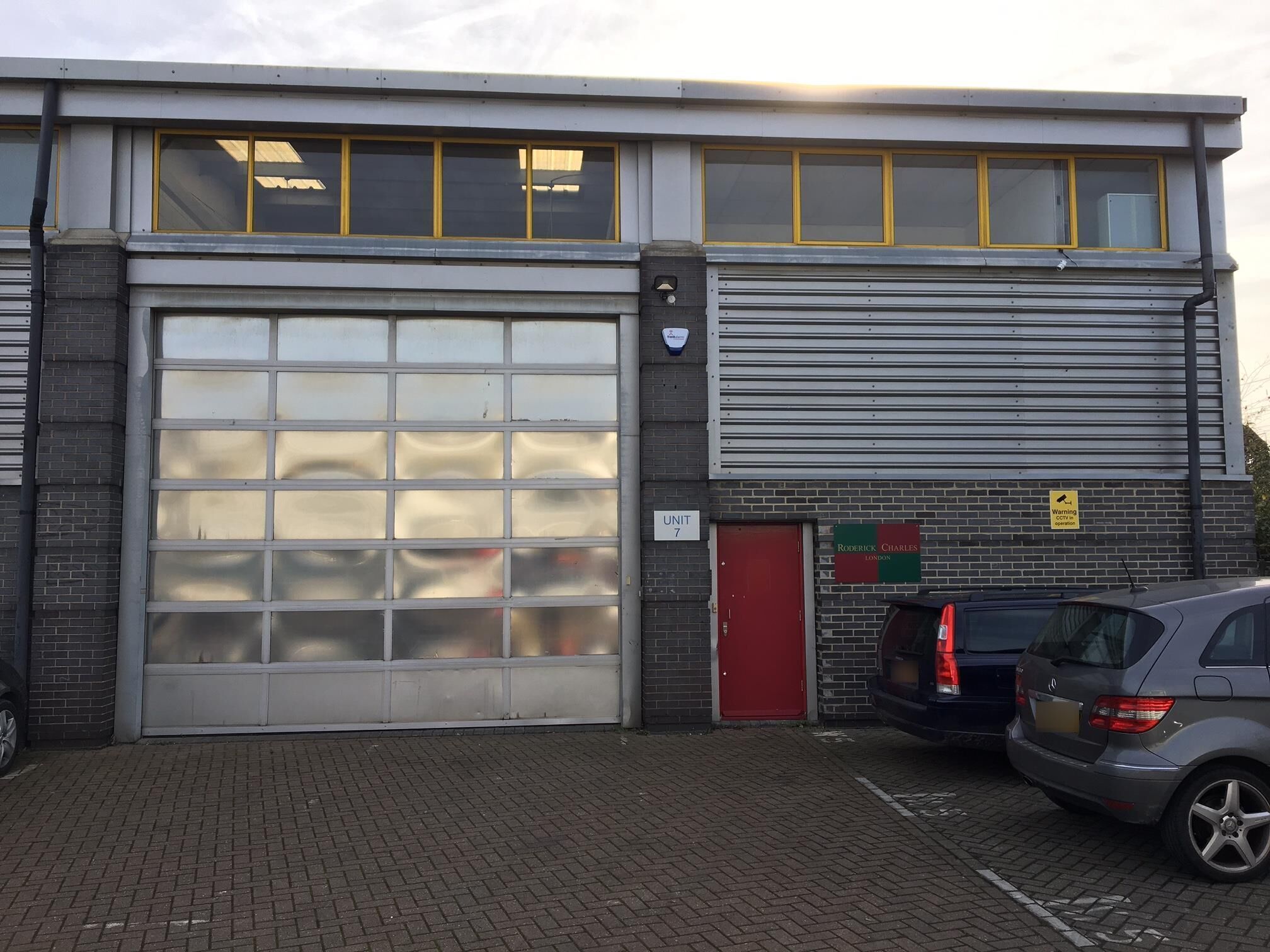 3-7 Cumberland Ave, Londres à louer Photo de l’immeuble– Image 1 sur 2