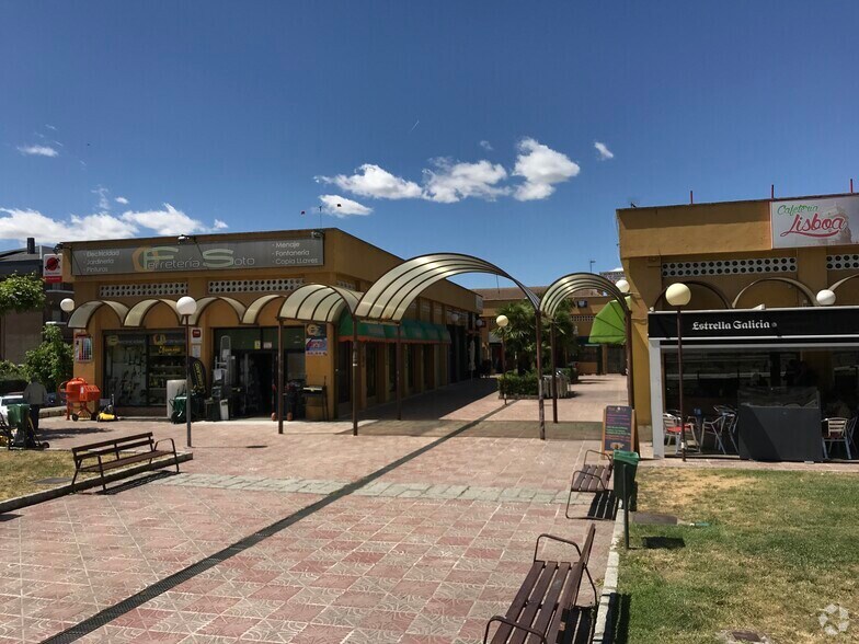 Local commercial dans Soto del Real, Madrid à vendre - Photo de l’immeuble – Image 2 sur 5