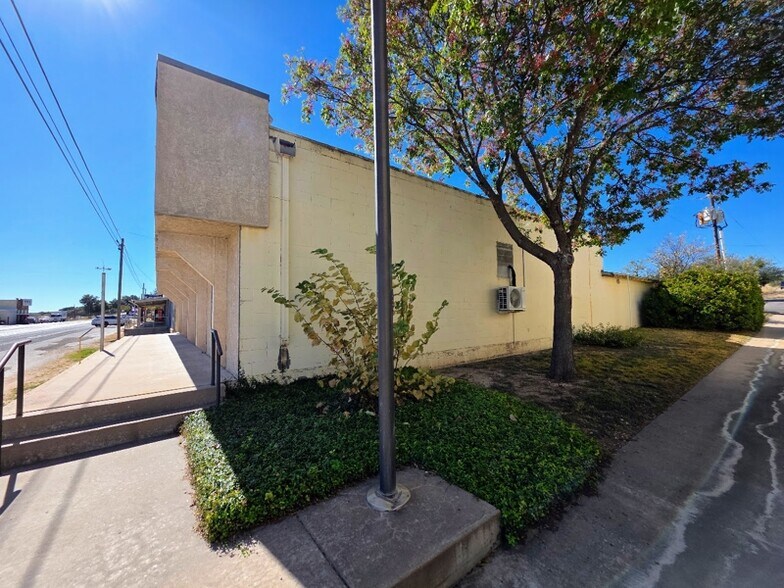 116 Broadway St, Mertzon, TX à vendre - Photo de l’immeuble – Image 2 sur 13