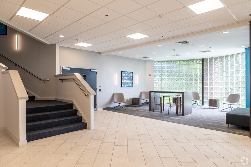 14 Central Park Dr, Hooksett, NH à louer - Photo principale – Image 1 sur 32