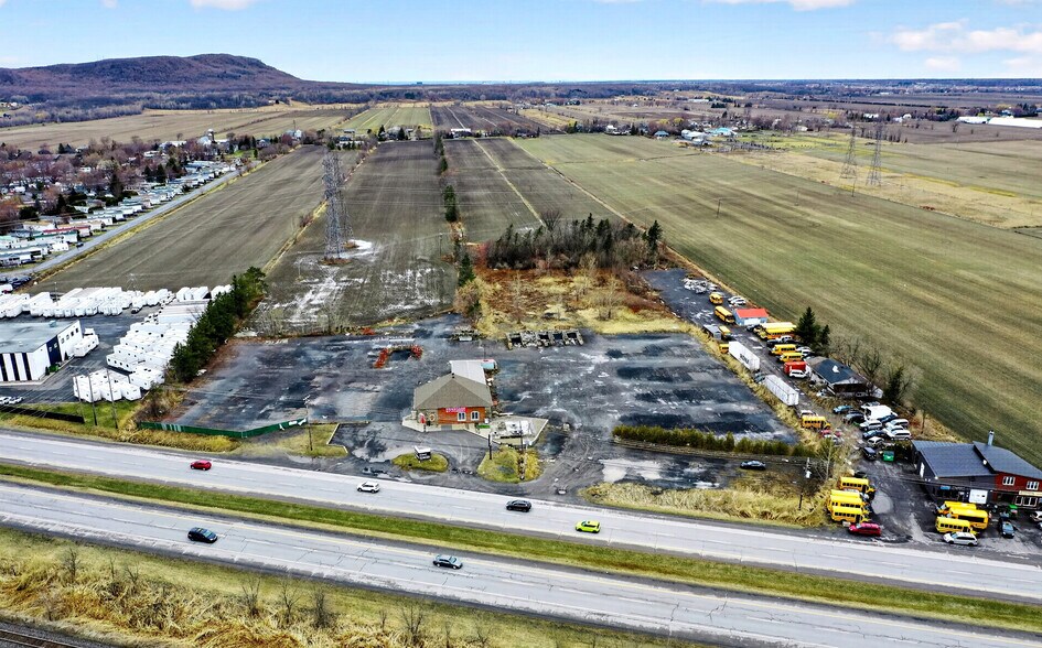 77 Boul Sir-Wilfrid-Laurier, Saint-Basile-le-Grand, QC à louer - Photo de l’immeuble – Image 3 sur 8