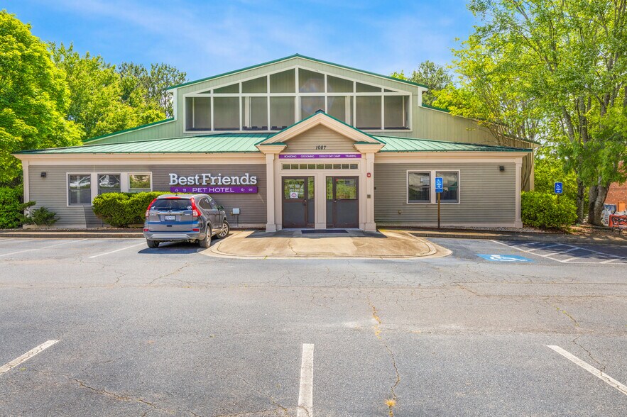 1087 Johnson Ferry Rd, Marietta, GA à vendre - Photo de l’immeuble – Image 2 sur 8