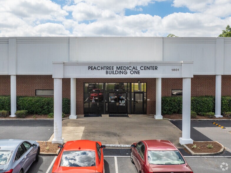 1801-1821 N McKenzie St, Foley, AL à louer - Photo de l’immeuble – Image 3 sur 4
