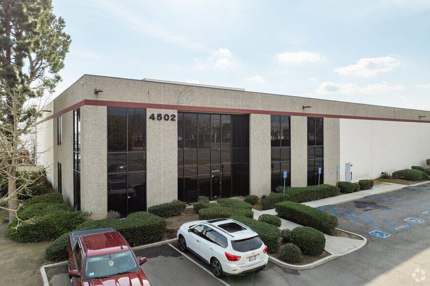 4502 Airport Dr, Ontario, CA à louer - Photo principale – Image 1 sur 5