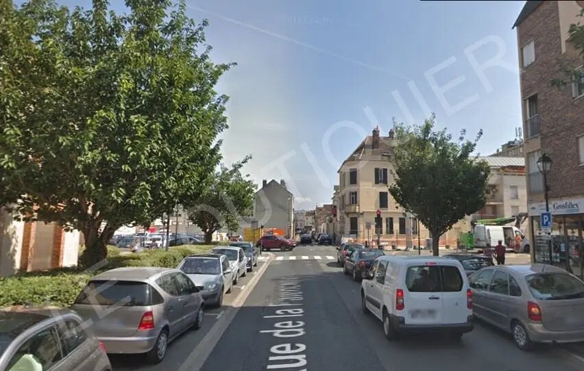 Local commercial dans Montereau-Fault-Yonne à vendre - Photo de l’immeuble – Image 2 sur 2