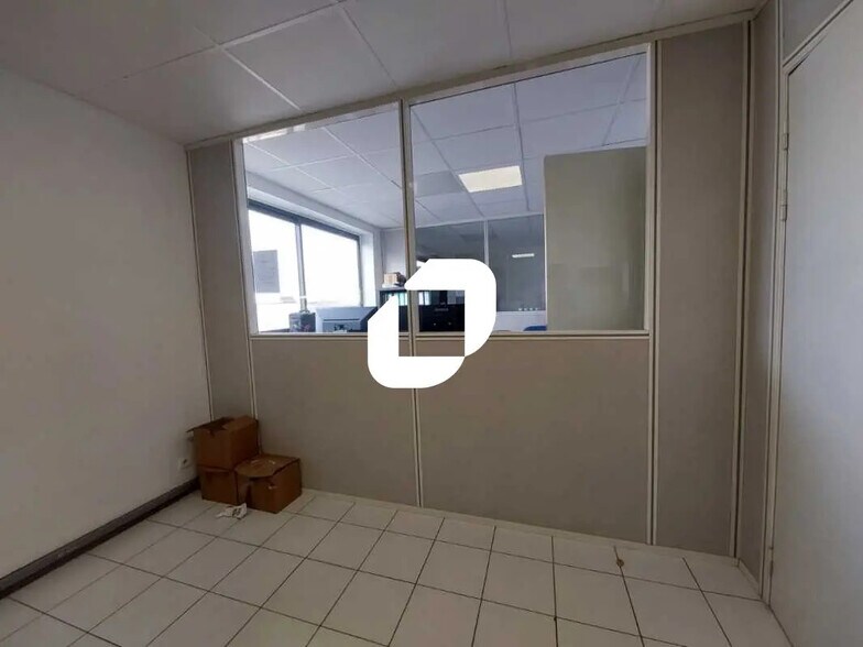 Bureau dans Mauguio à louer - Photo de l’immeuble – Image 1 sur 10