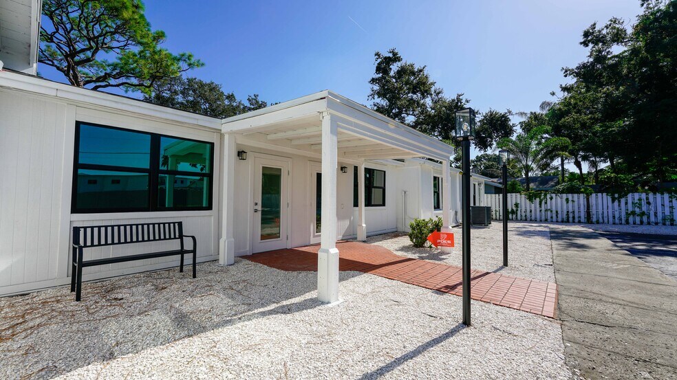 2020 Rose St, Sarasota, FL à louer - Photo de l’immeuble – Image 3 sur 12