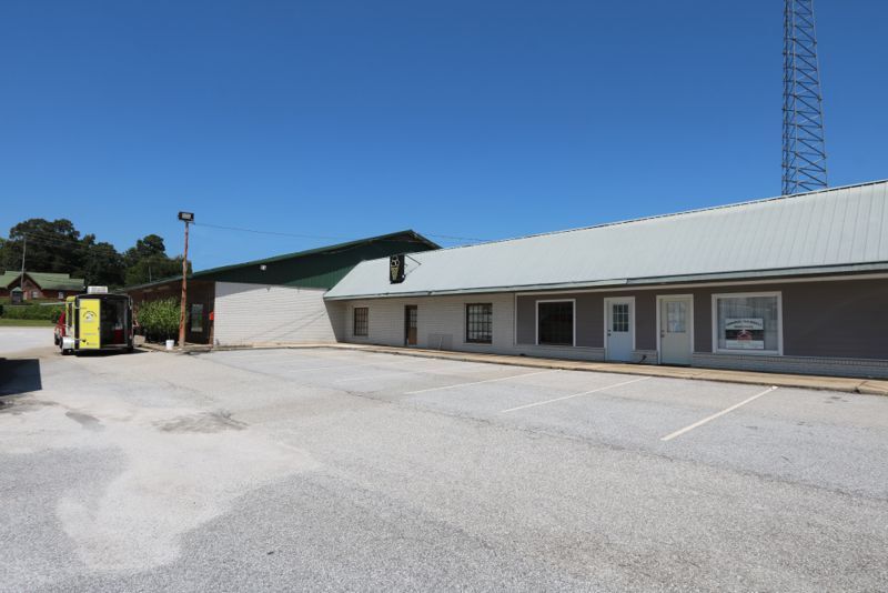 13435 E Wade Hampton Blvd, Greer, SC à louer - Photo de l’immeuble – Image 3 sur 4
