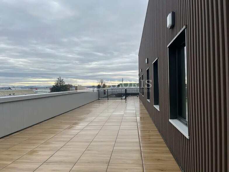 Bureau dans Montluel à vendre - Photo de l’immeuble – Image 3 sur 13