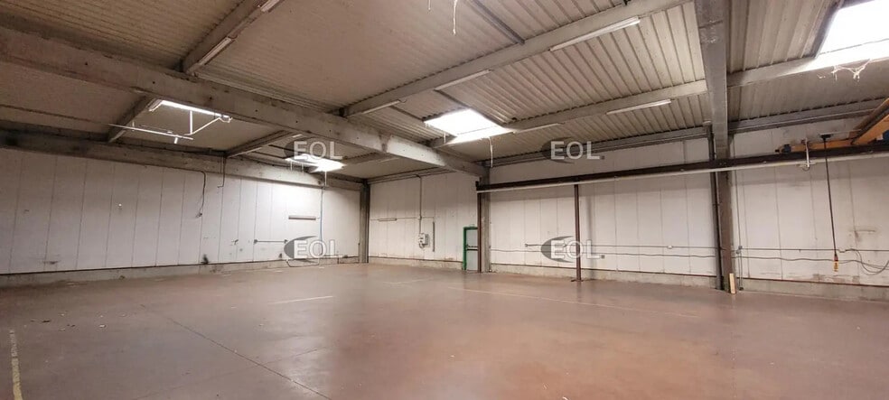 Local d’activités dans Beynost à louer - Photo de l’immeuble – Image 3 sur 9