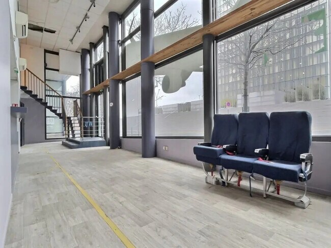 Plus de détails pour 16 Rue Raymond Aron, Paris - Bureau à vendre