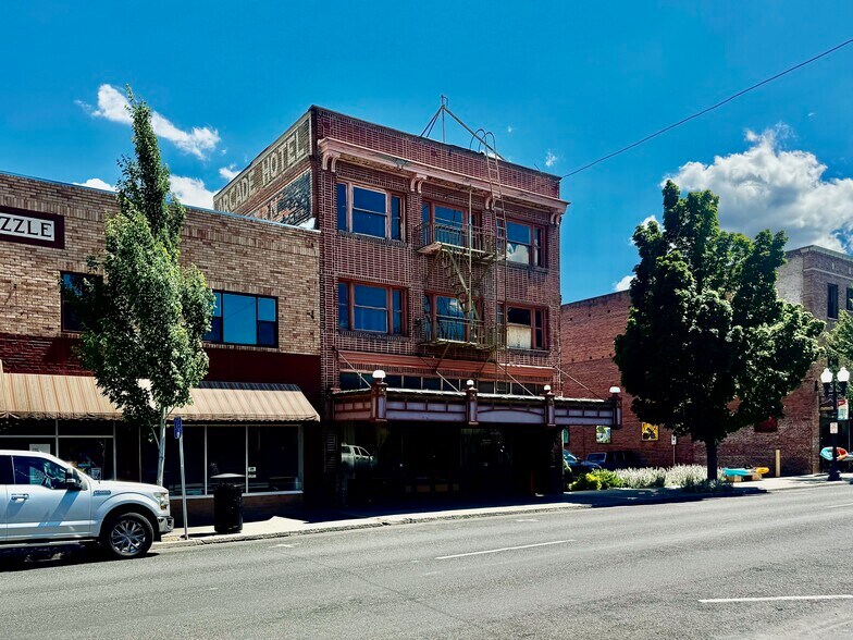 1028 Main St, Klamath Falls, OR à vendre - Photo de l’immeuble – Image 1 sur 20