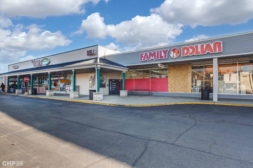 65 E Grand Ave, Fox Lake, IL à louer - Photo de l’immeuble – Image 2 sur 22