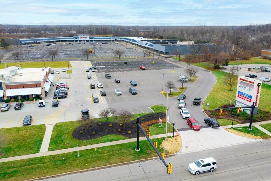 Burlington Square portefeuille de 3 biens à vendre sur LoopNet.fr - Photo de l’immeuble – Image 3 sur 21