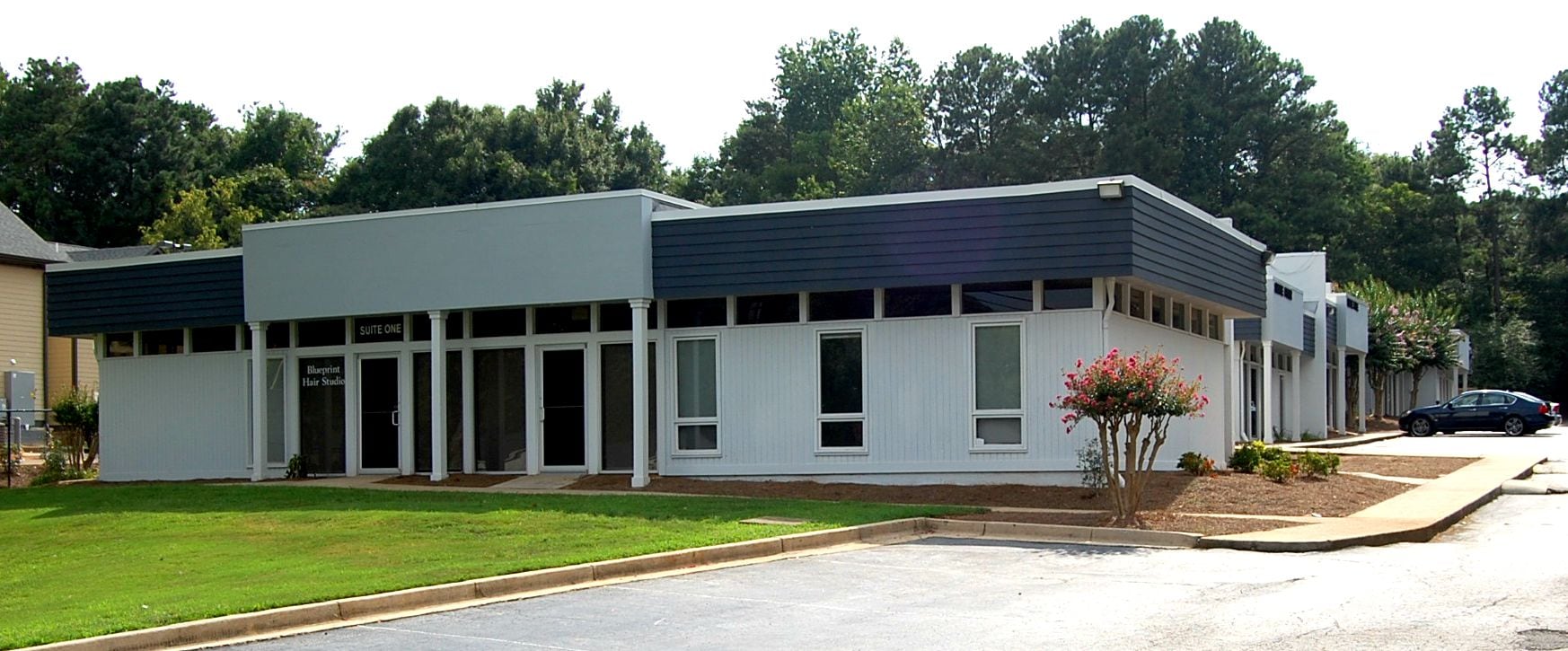 2088 Idlewood Rd, Tucker, GA à louer Photo principale– Image 1 sur 2