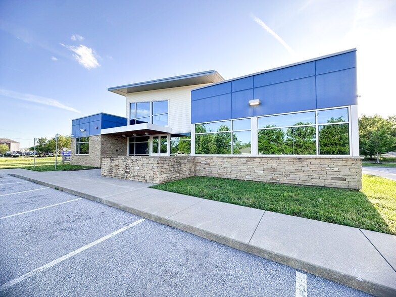 1101 NE McClain Rd, Bentonville, AR à vendre - Photo de l’immeuble – Image 2 sur 14