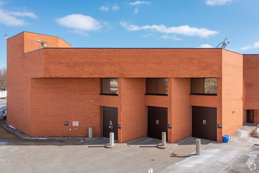 100 Gough Rd, Markham, ON à louer - Photo de l’immeuble – Image 2 sur 5