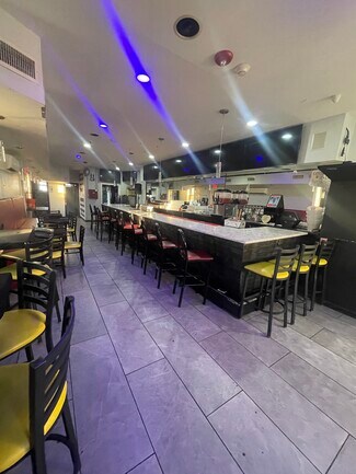 Plus de détails pour 269 W Merrick Rd, Valley Stream, NY - Bureau/Local commercial à louer